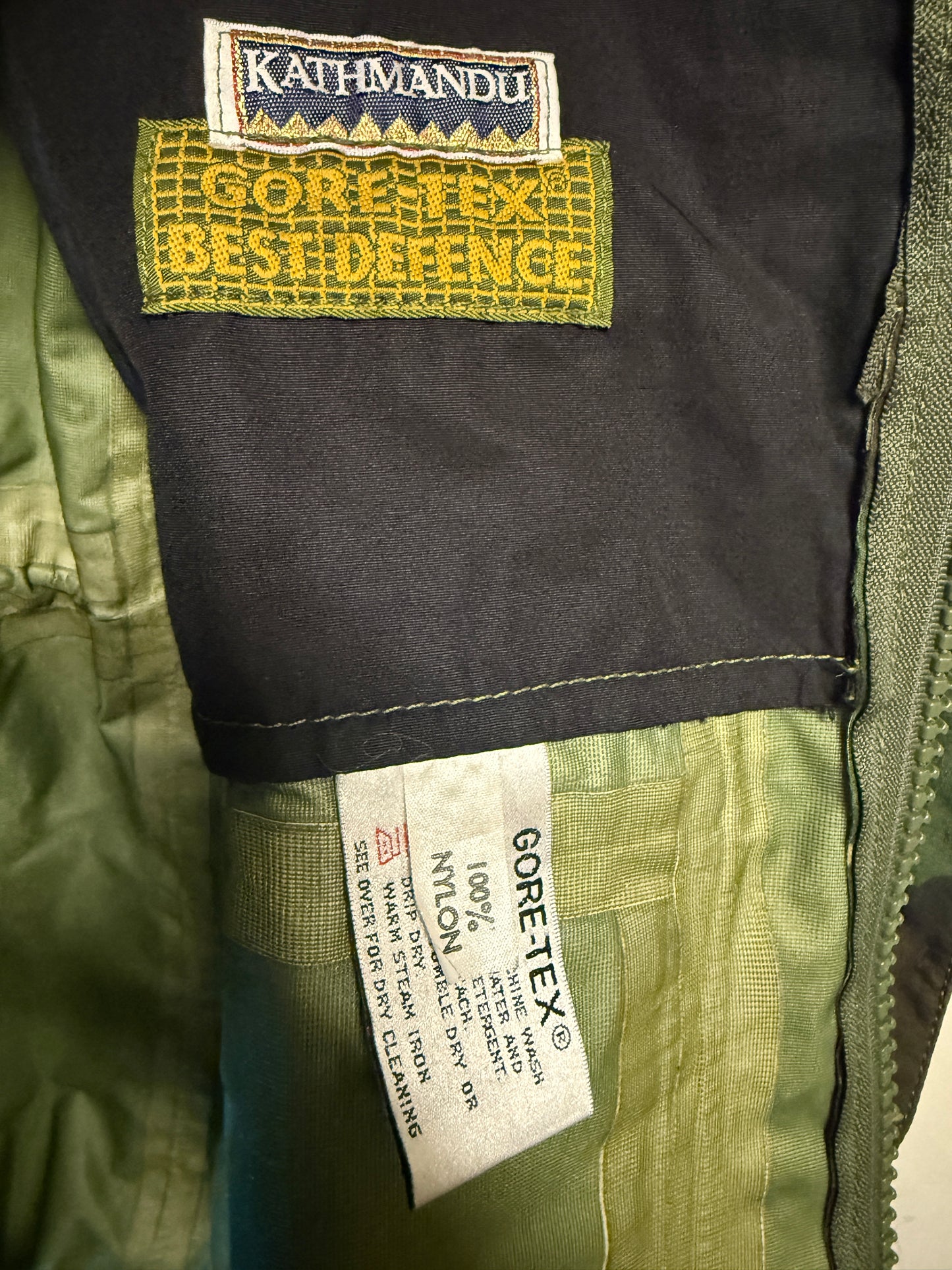 NZ army Goretex Jacket made by Kathmandu (in Excellant Condition) Large/Xtra Large