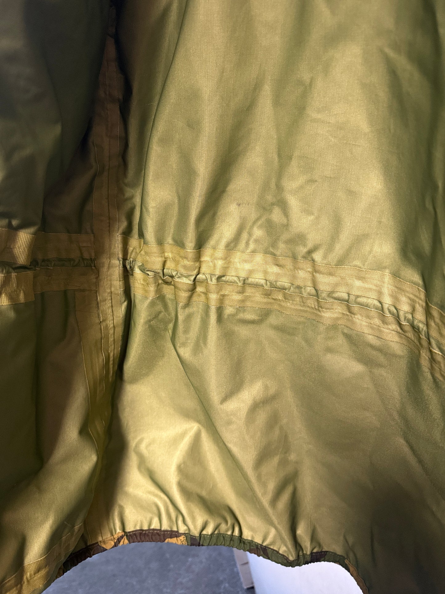 NZ army Goretex Jacket made by Kathmandu (in Excellant Condition) Large/Xtra Large